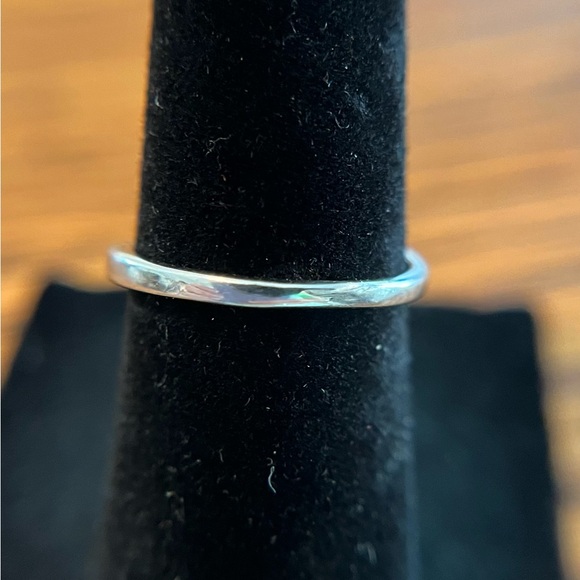 Bypass Oval 10K White Gold Ring with Accent Diamonds, size 4.5 - Picture 4 of 14